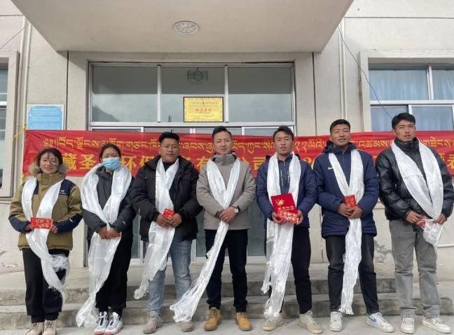 開展節(jié)前慰問活動(dòng)